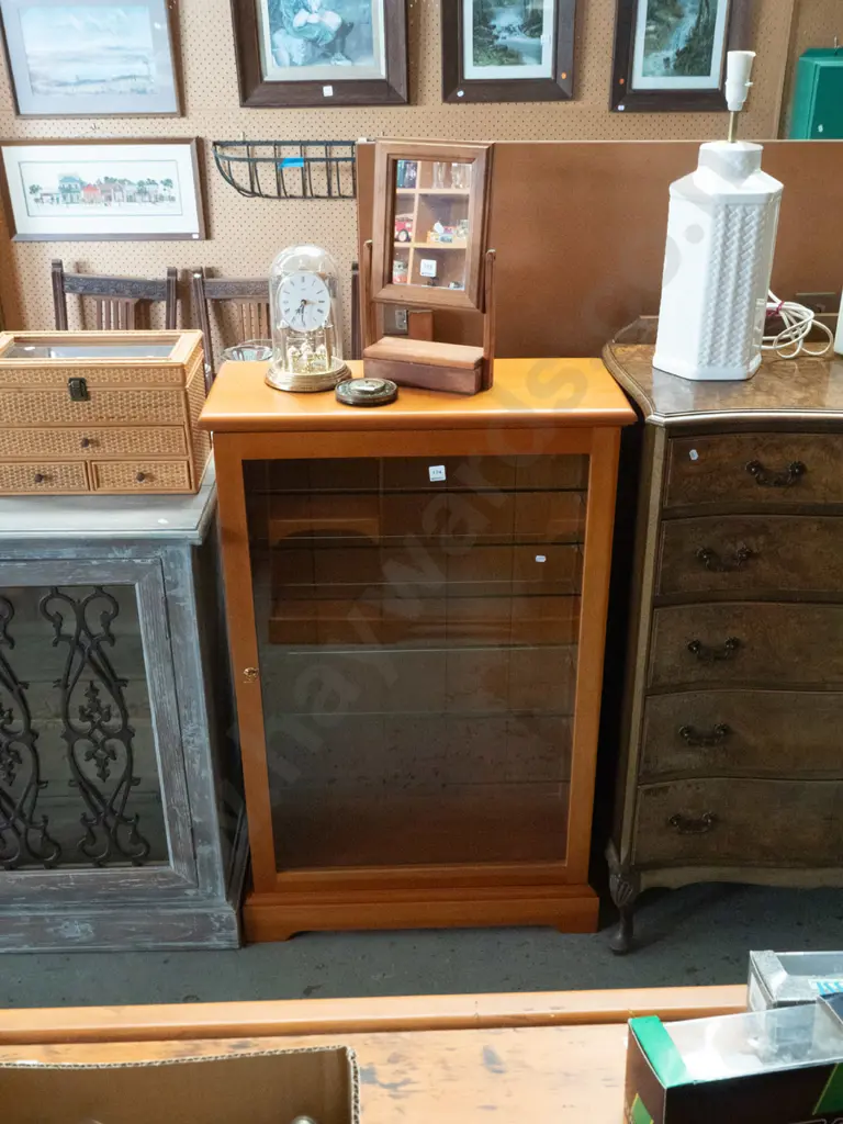 solid rimu single door display cabinet with lock - key in office H-1100 W-700 D-300 Image 1++