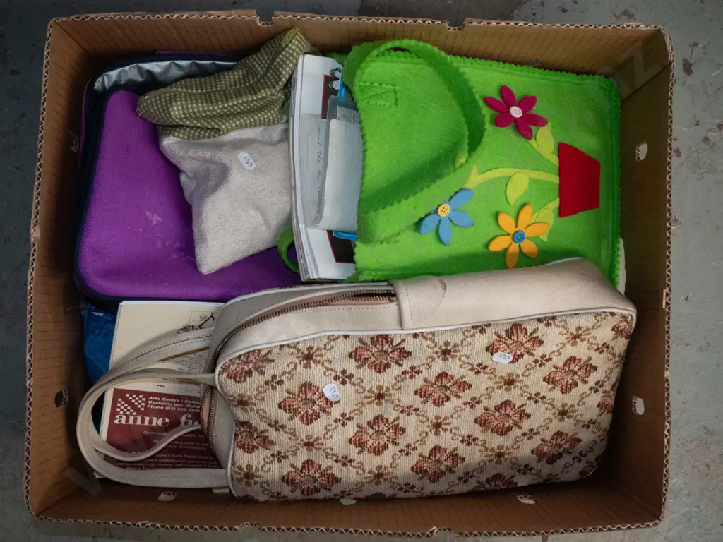 box: various bags, knitting patterns, etc. Image 1++