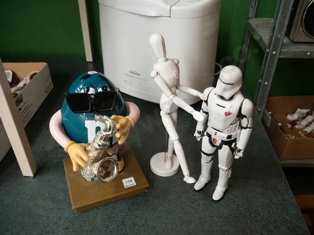 M&M promotional toy, articulated artist's doll, Star Wars stormtrooper Image 1++