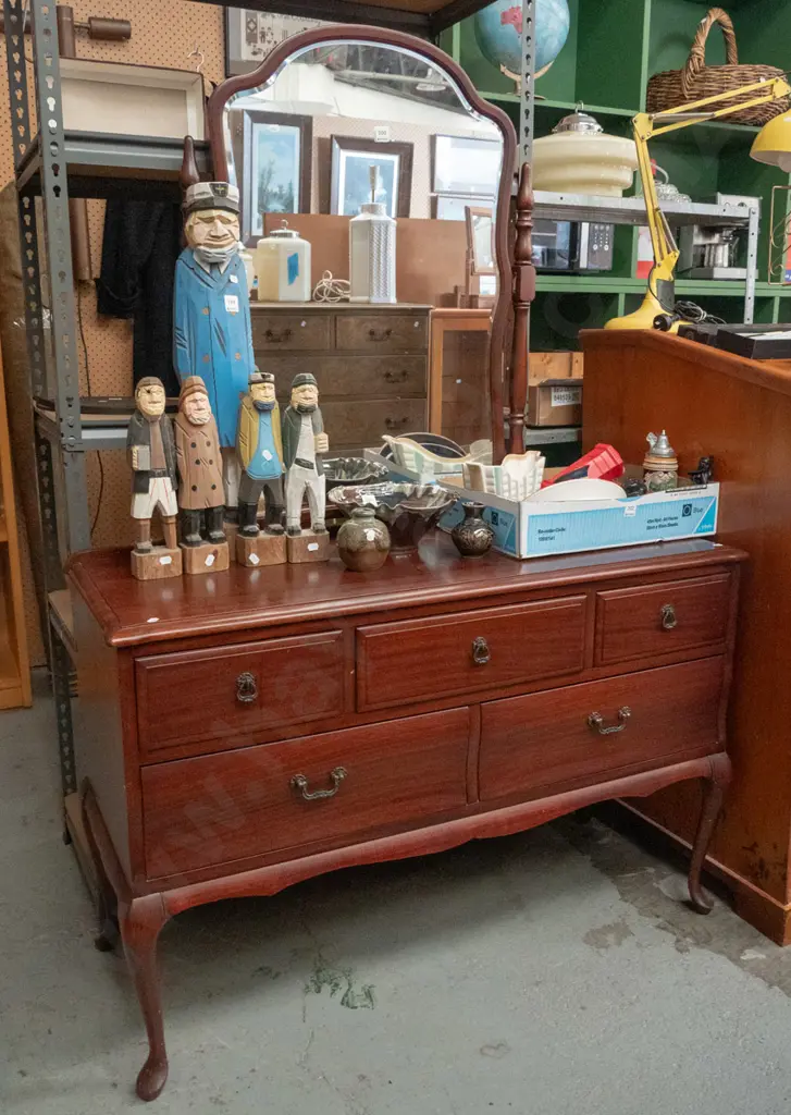mahogany cab-leg 5-drawer mirror back dresser H-1500 W-1100 D-420 Image 1++