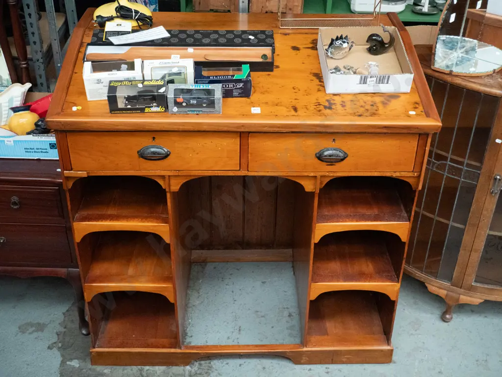 colonial kauri clerk's desk w/ 2 segmented drawers H-1080 W-1090 D-640 Image 1++