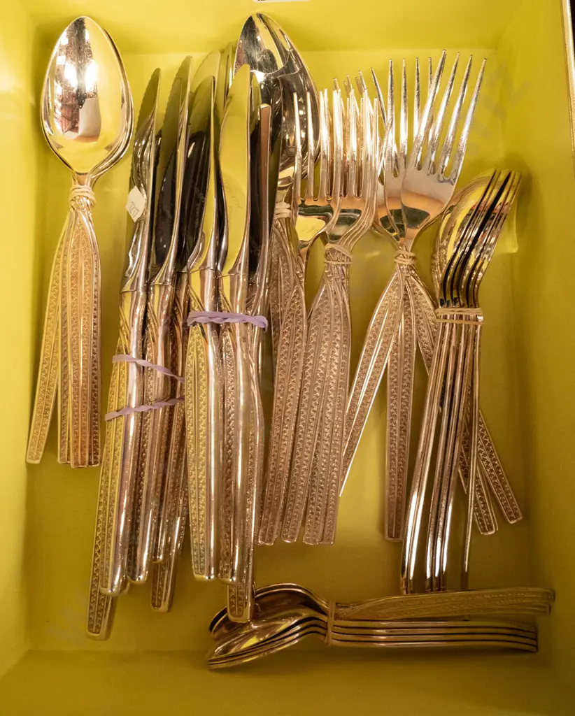 box of plated cutlery Image 1++