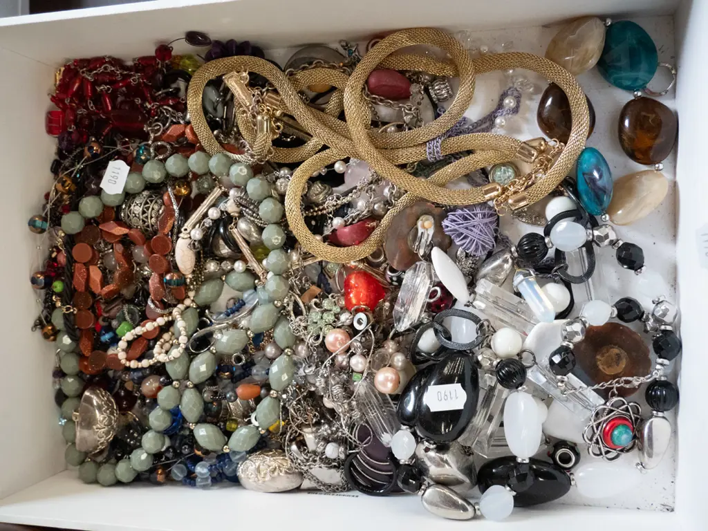 box of costume jewellery Image 1++