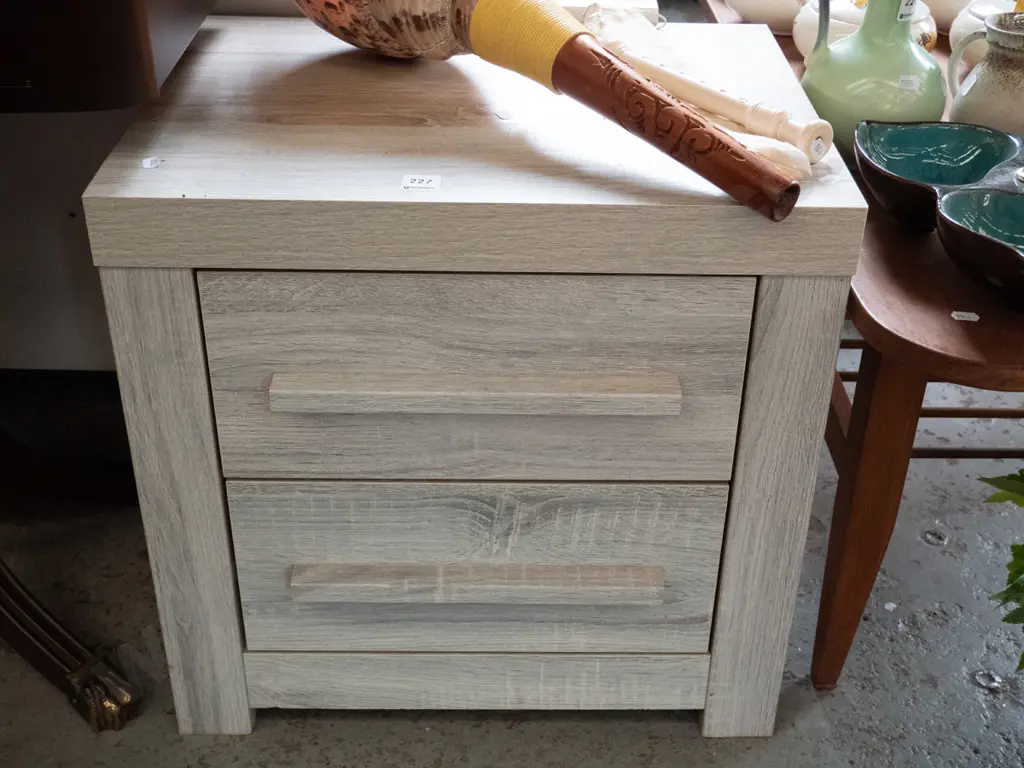MDF fau wood veneer 2-drawer bedside cabinet Image 1++