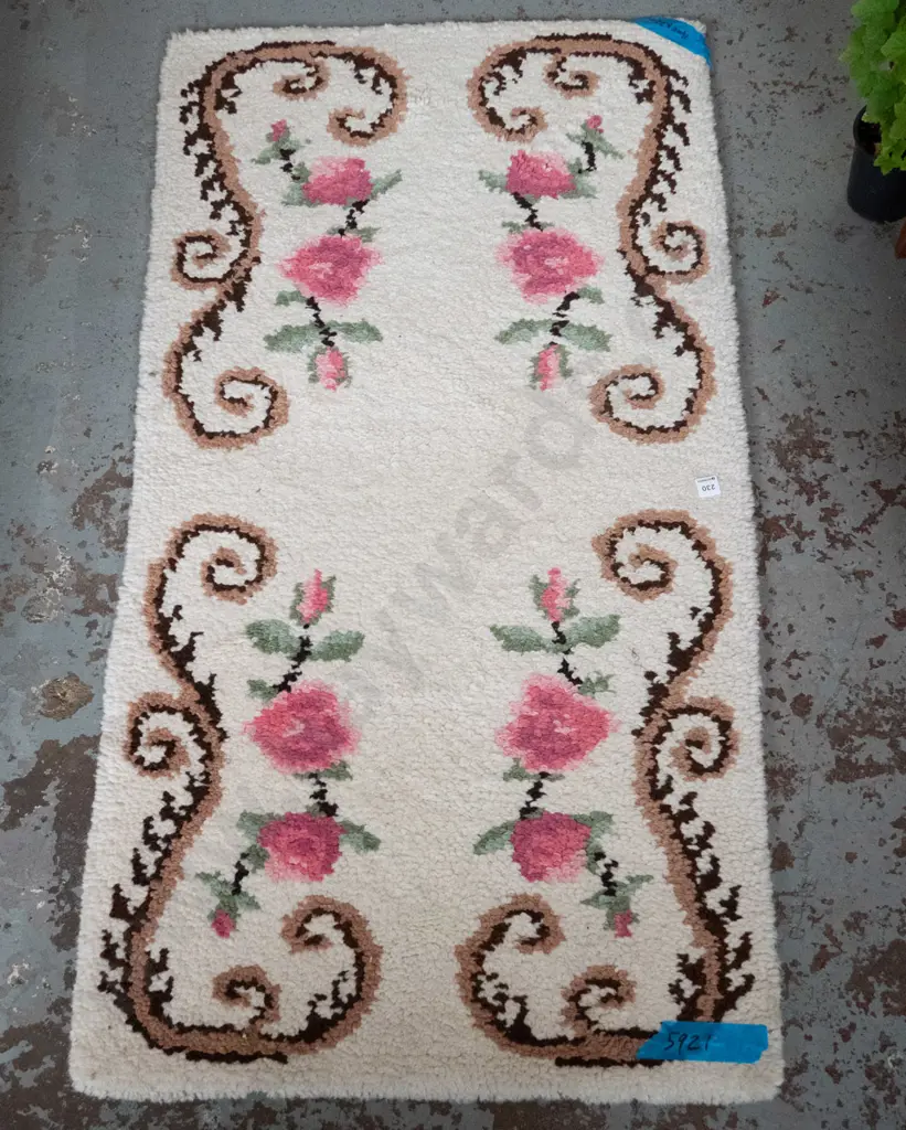 hand knotted floor mat 1400 x 720 Image 1++