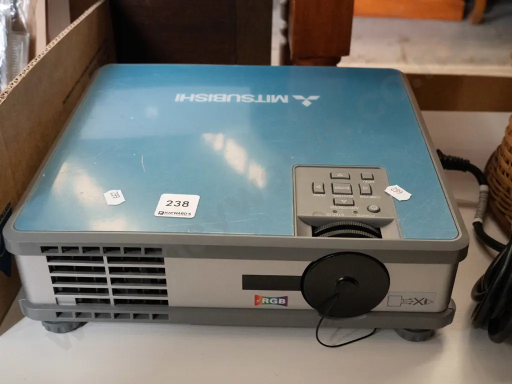 Mitsubishi digital projector Image 1++