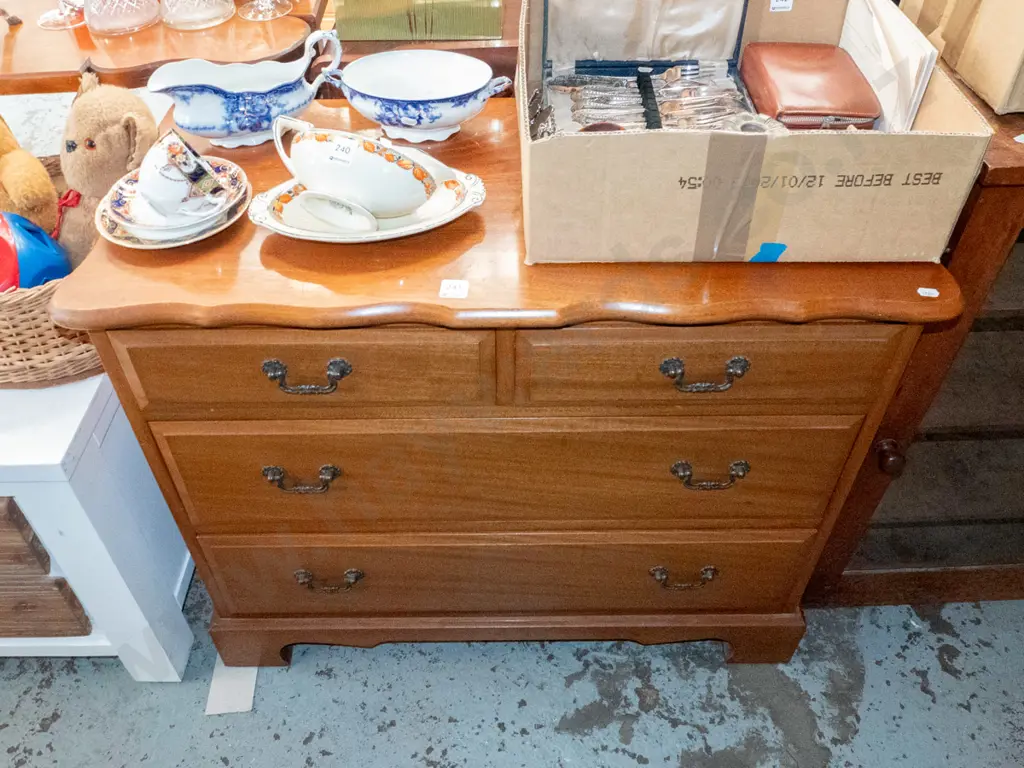 mahogany 3-drawer lowboy H-700 W-870 D-410 Image 1++