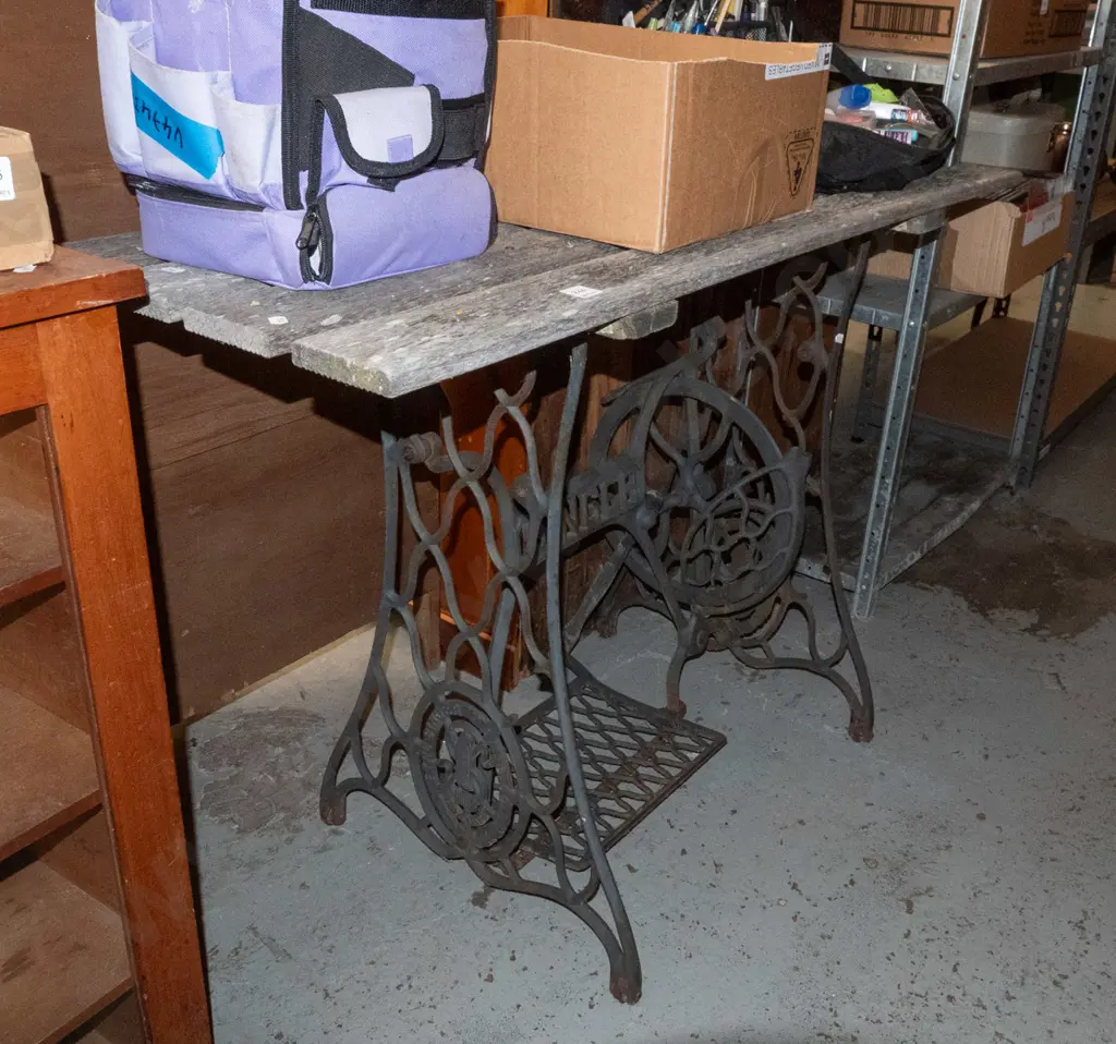 outdoor table made from hardwood and a Singer treadle sewing machine base H-760 W-1175 D-410 Image 1++