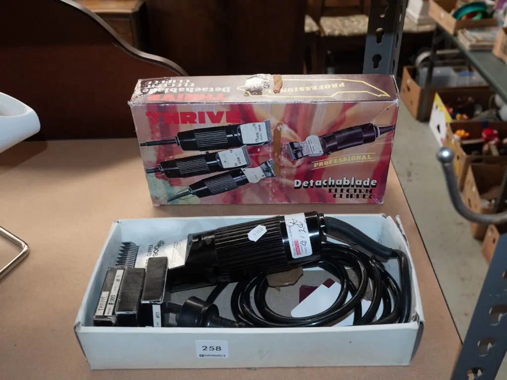 electric clippers Image 1++