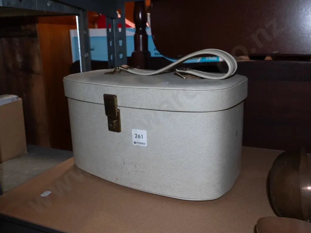 retro makeup case Image 1++