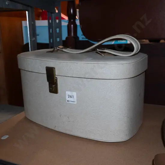 retro makeup case