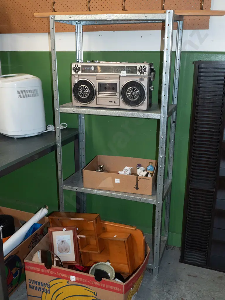 metal workshop shelves - top shelf missing 1 bolt Image 1++