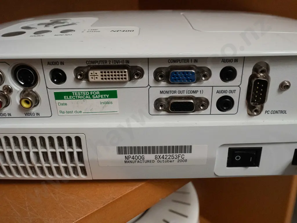 NEC data projector Image 1++