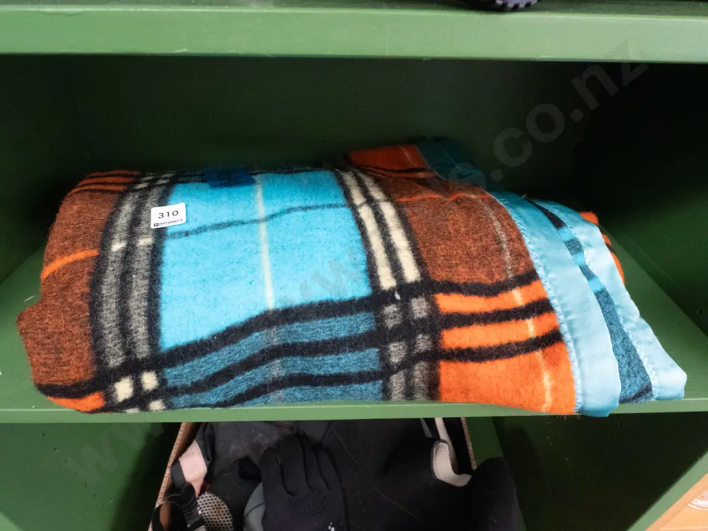 checked woollen blanket Image 1++