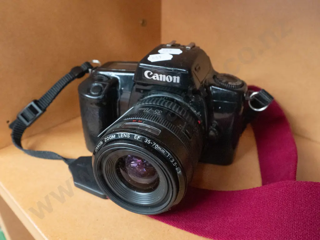 Canon 35mm camera - no lens cap Image 1++