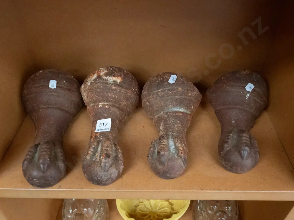 4x cast iron claw and ball bath feet Image 1++
