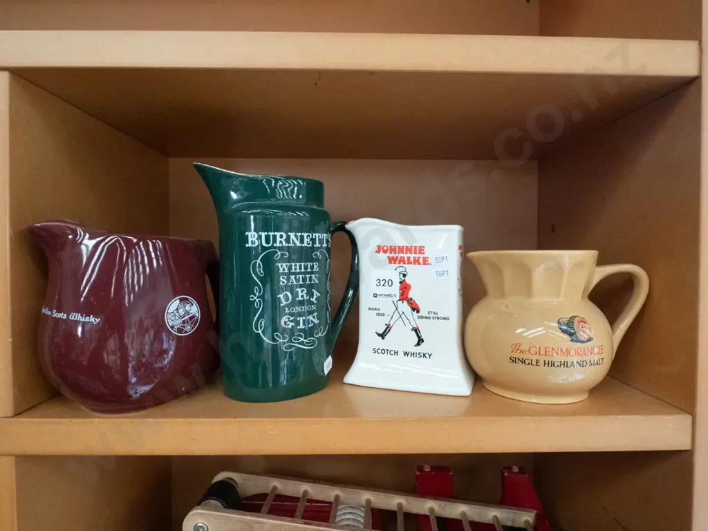 3x whisky jugs, 1x gin jug Image 1++