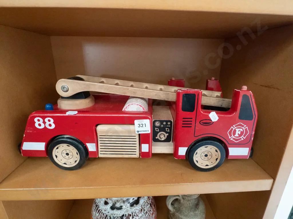 wooden fire engine - no roof Image 1++