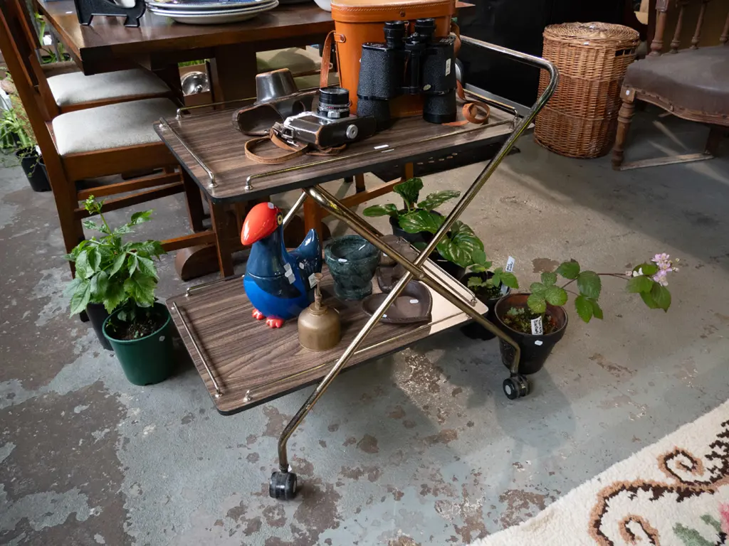 retro foldaway tea trolley Image 1++