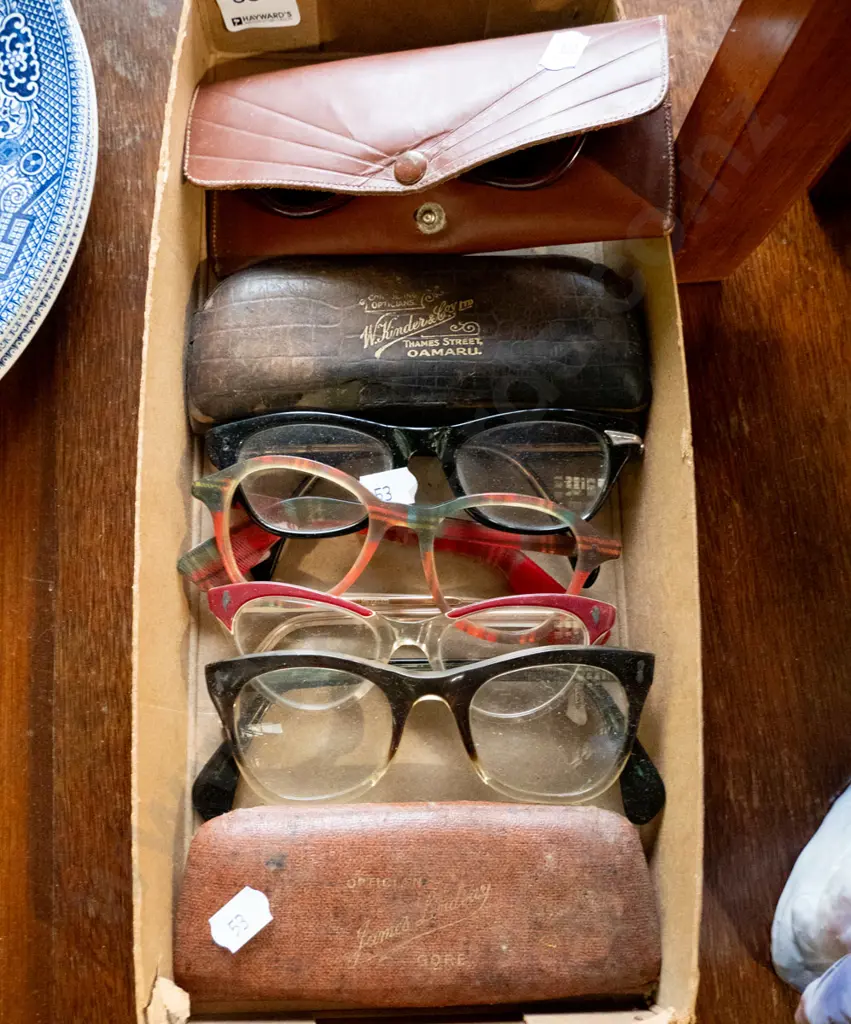 box of vintage reading glasses Image 1++