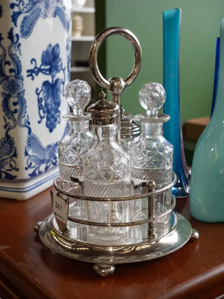 plated ware condiment set Image 1++