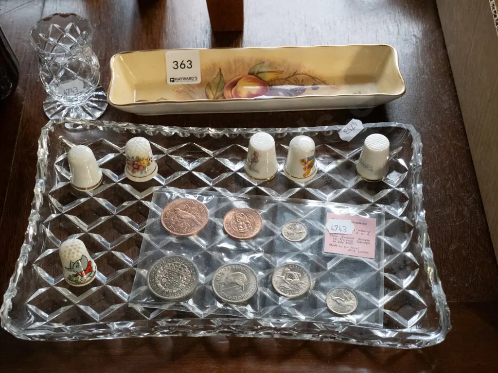 Aynsley dish, tray, thimbles etc Image 1++