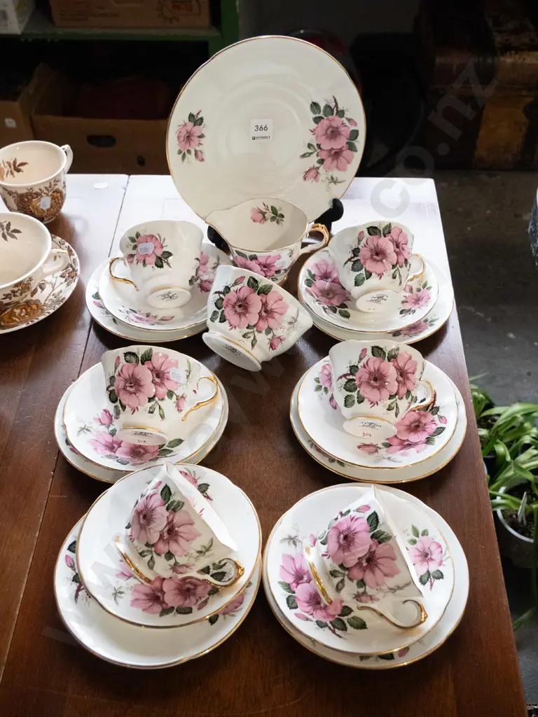 Sutherland pink floral 21 piece tea set Image 1++
