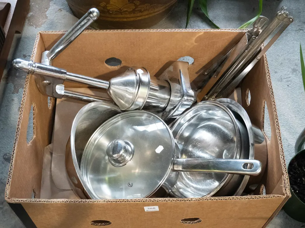 box; stainless steel bowls, citrus squeezer, saucepan, music stand Image 1++