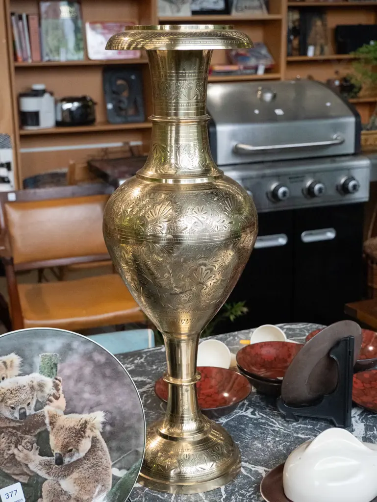 tall brass vase H-620 Image 1++