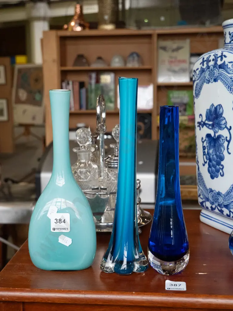 3x glass vases Image 1++