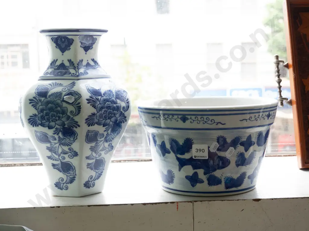 blue and white garden planter, vase H-280 Image 1++