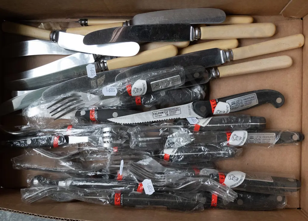 box of cutlery Image 1++
