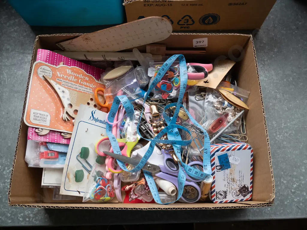 box of stationery; scissors, paper clips, needle gauge etc Image 1++