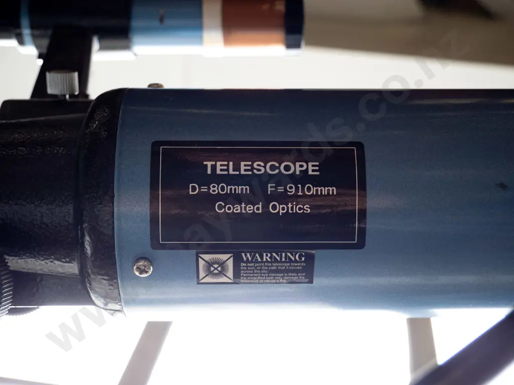 astronomical telescope on tripod with additional box of lenses Image 1++