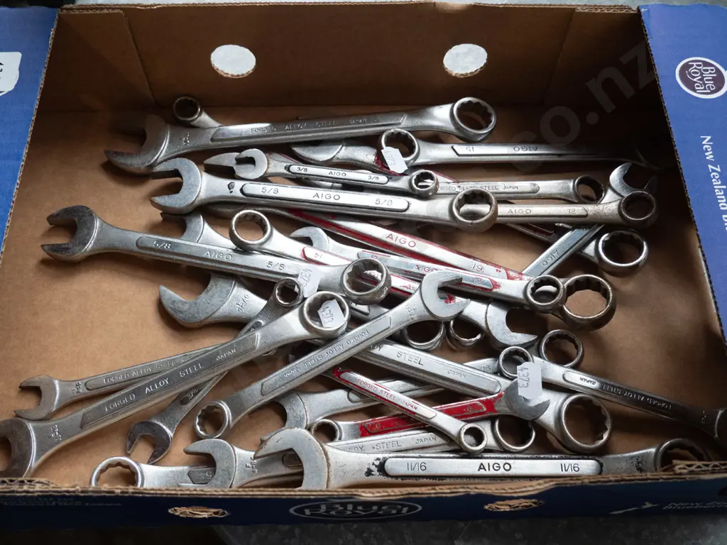 box of open end and ring spanners Image 1++