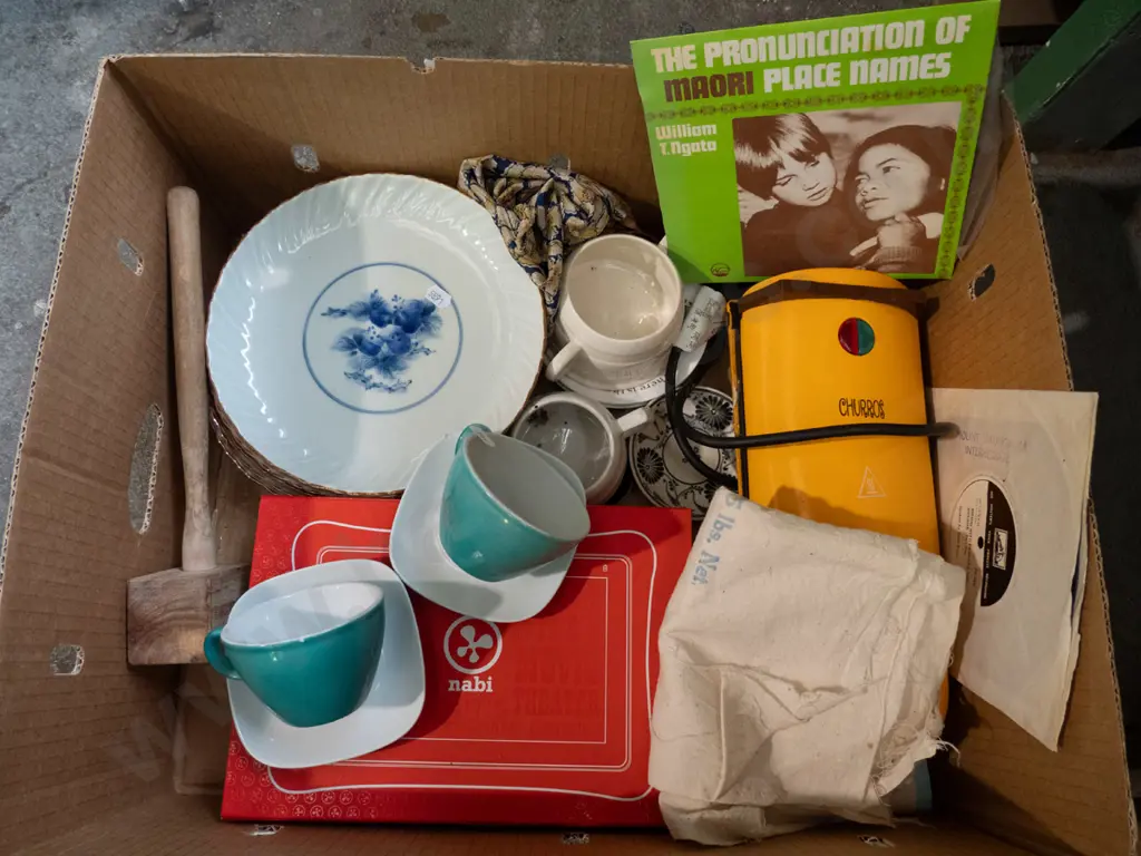 box; Asian bowls, cups, churros machine Image 1++