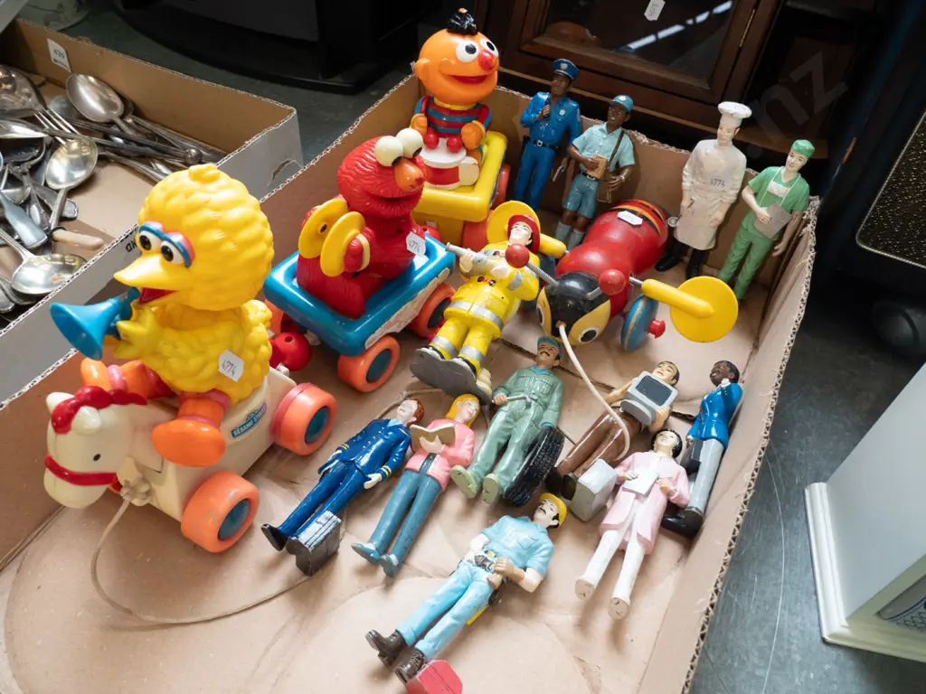 box of children's toys   Image 1++