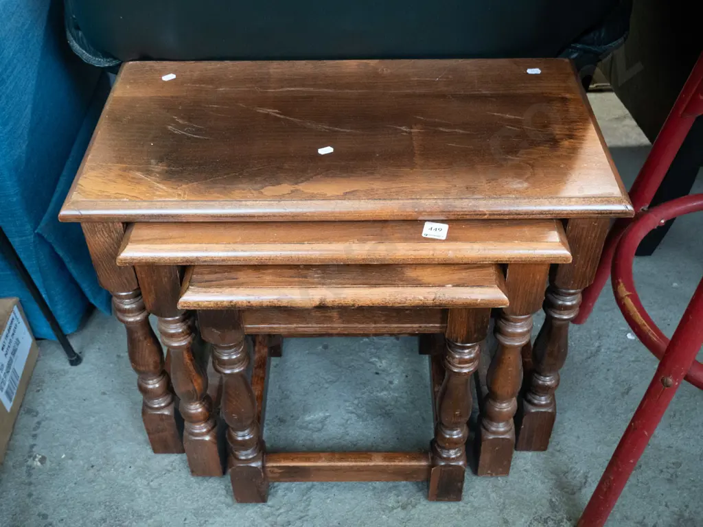 nest of 3 solid wood tables Image 1++
