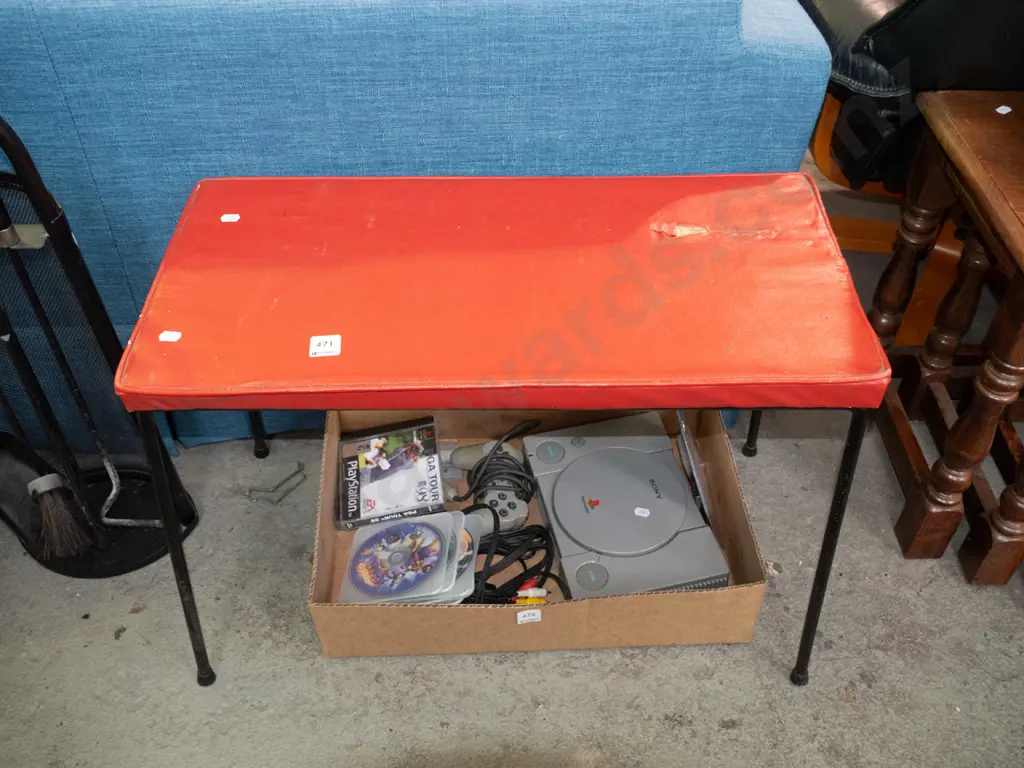 restorer's retro vinyl stool Image 1++