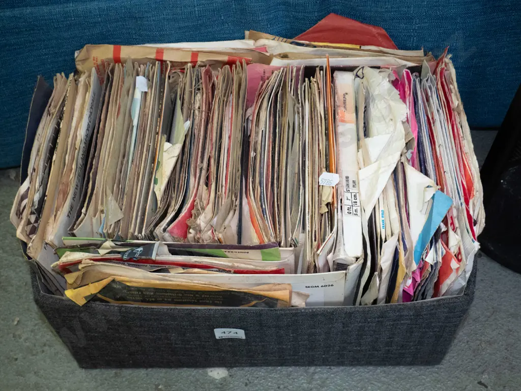 tub of 45s Image 1++
