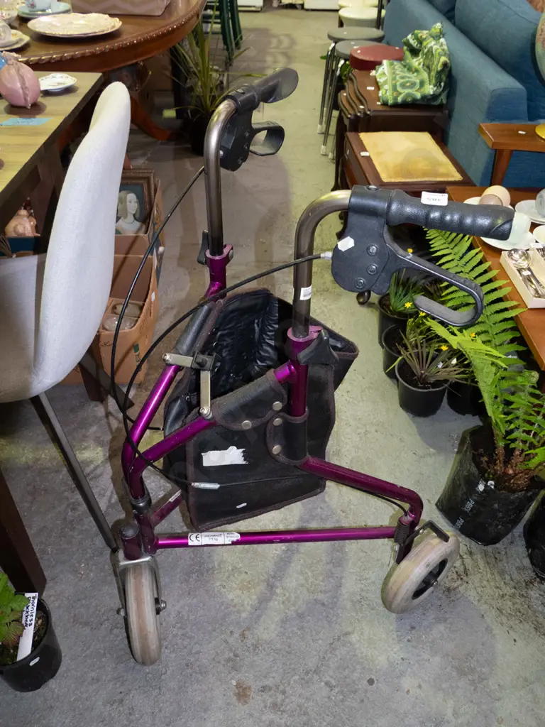 collapsable walking frame Image 1++