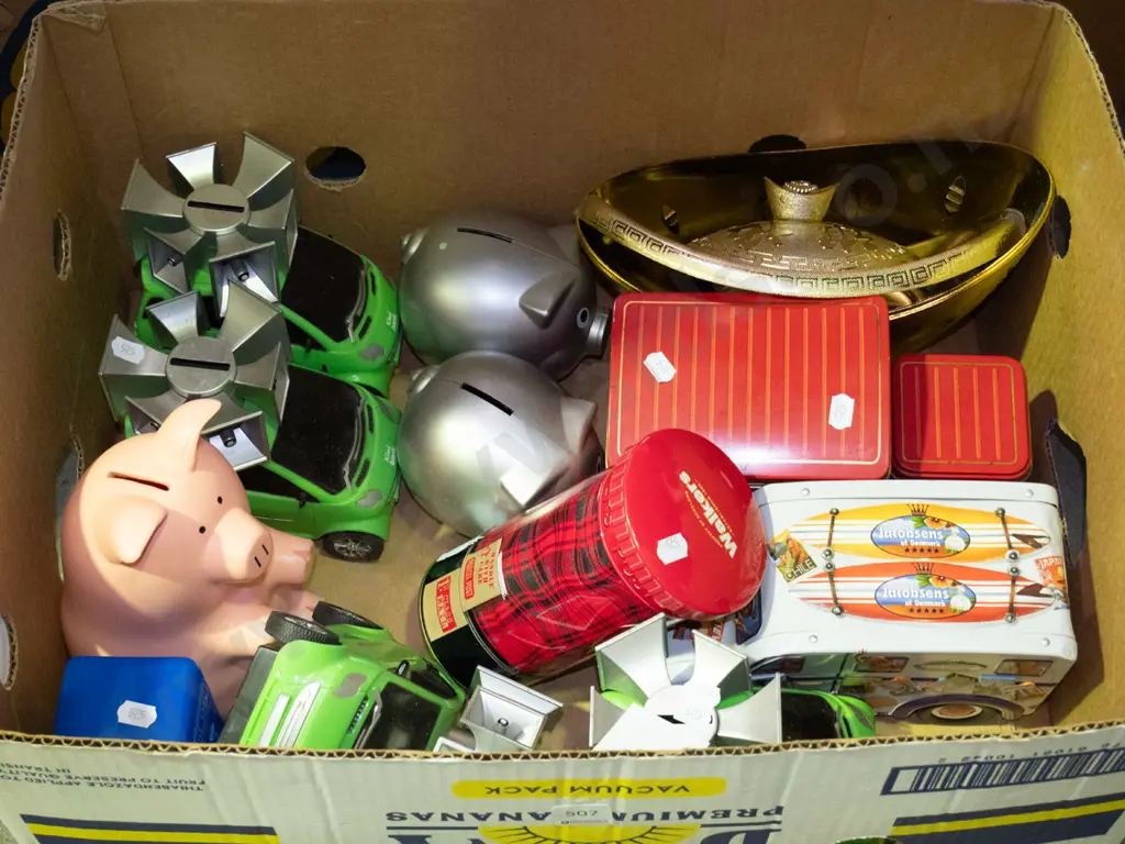 box; tins, canisters, money boxes Image 1++