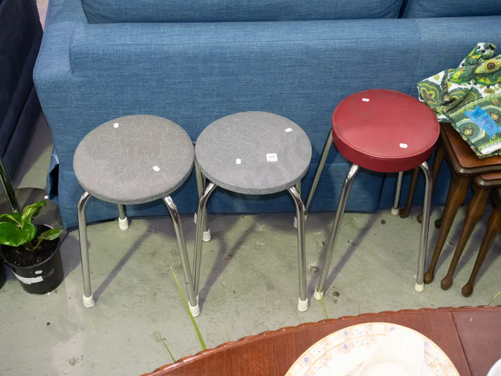 3x vinyl stools Image 1++