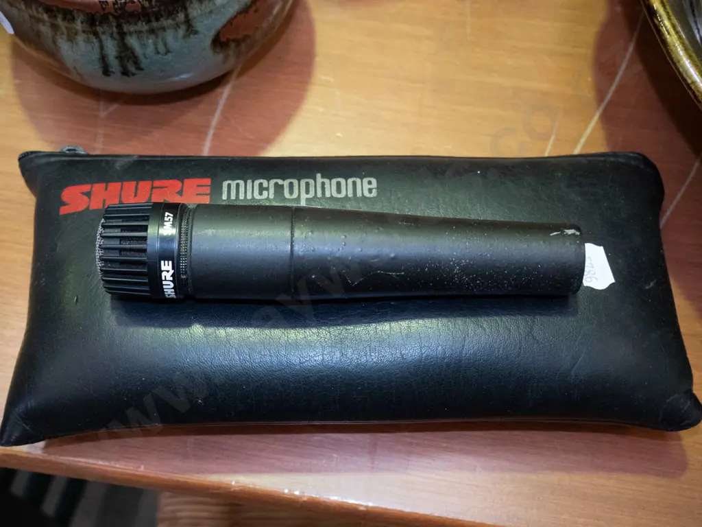 Shure microphone and stand Image 1++