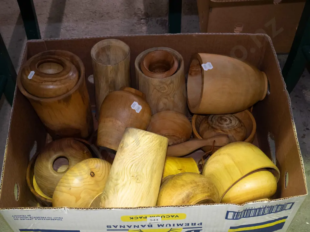 box; turned wooden vases, bowls etc Image 1++