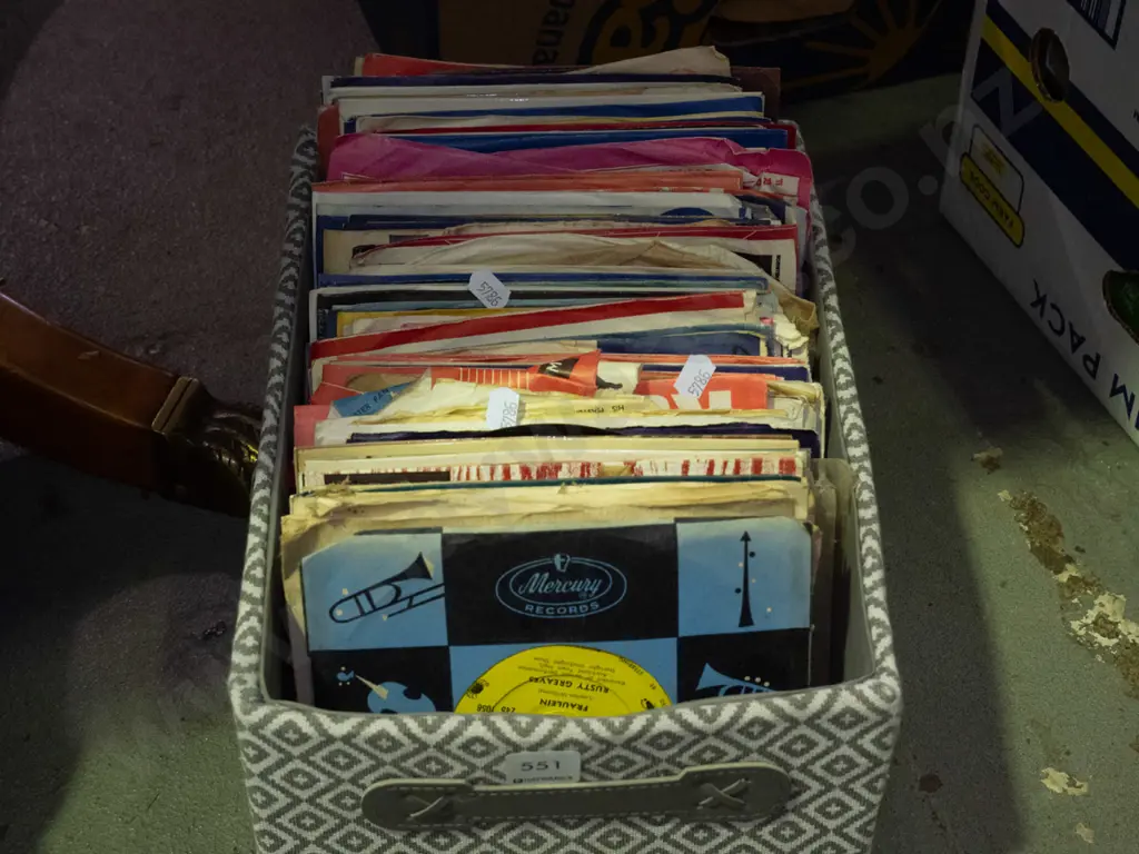 fabric box and 45s Image 1++