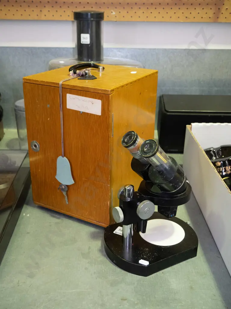 microscope and wooden case Image 1++