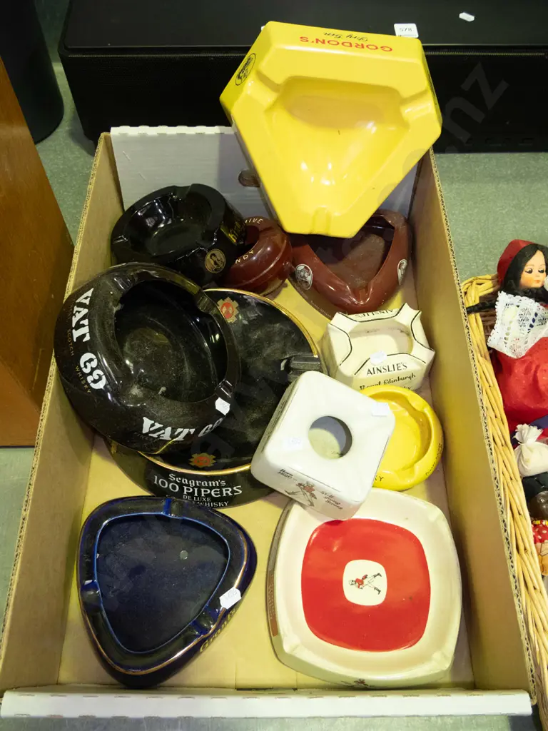 box of promotional ashtrays Image 1++