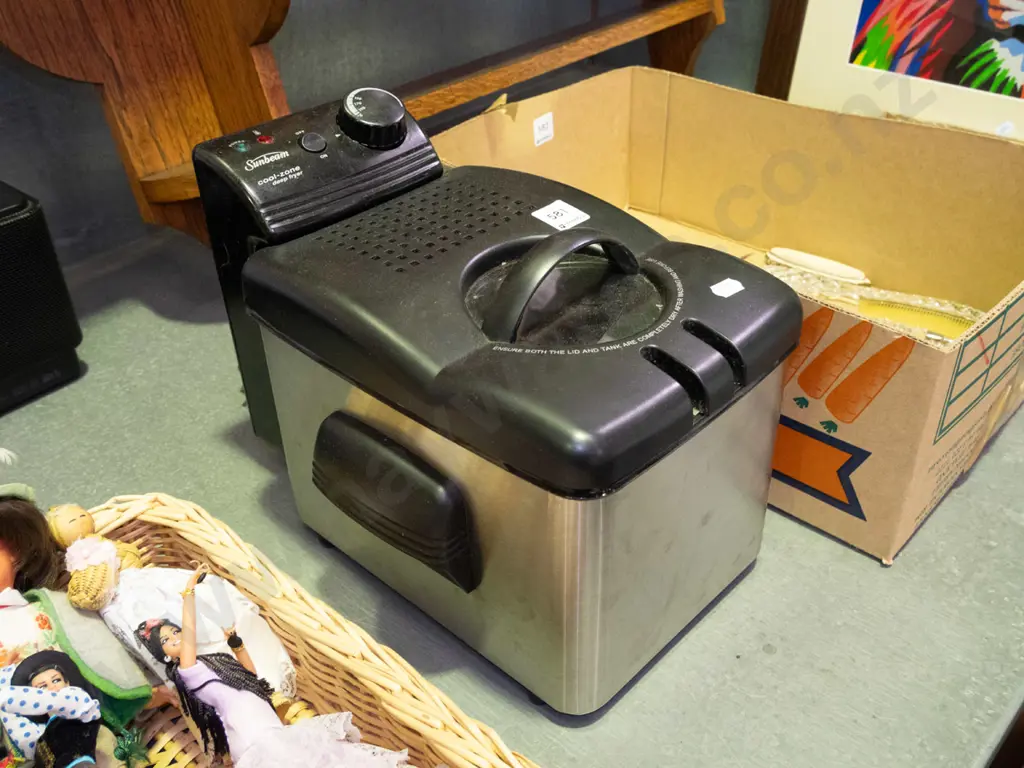 Sunbeam deep fryer Image 1++