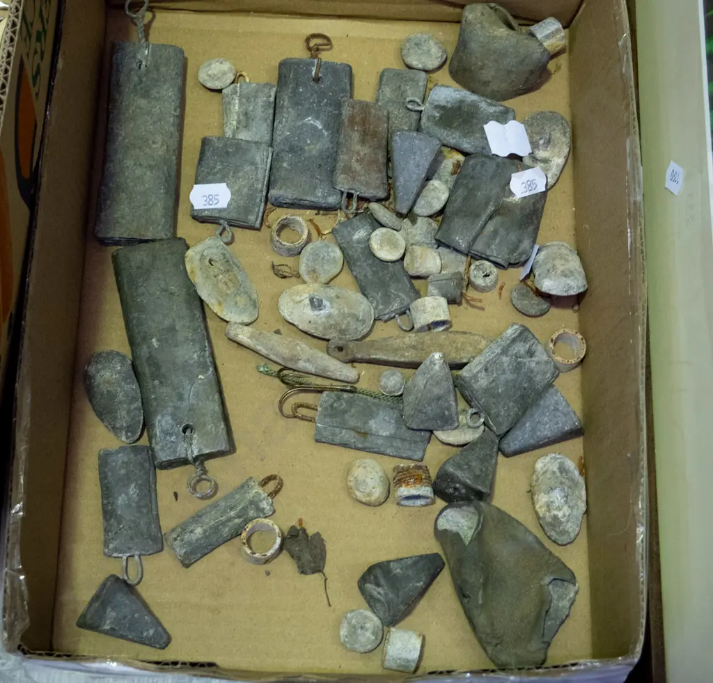 box of lead sinkers Image 1++